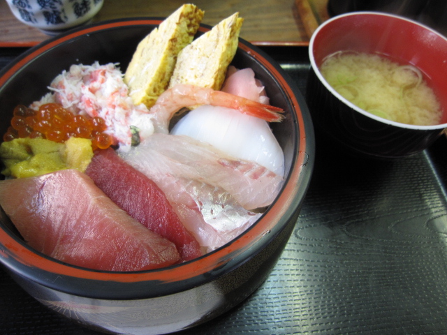 2/24夜勤明け 市場寿司たか 「豪海投げ込み丼スペシャル」¥1,000@八王子総合卸売センター_b0042308_9463186.jpg
