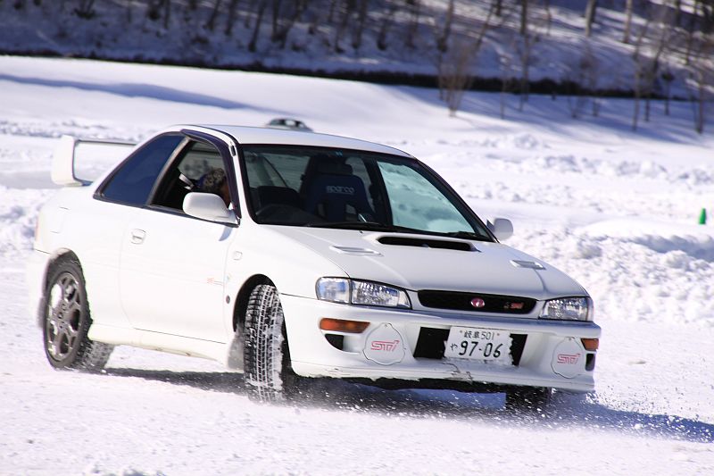 菰田潔さんからGC8インプレッサWRXクーペのバックスピンターンを猛特訓!_f0076731_21403753.jpg