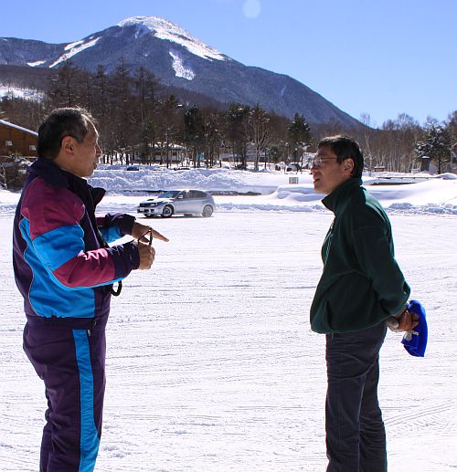 菰田潔さんからGC8インプレッサWRXクーペのバックスピンターンを猛特訓!_f0076731_21581146.jpg