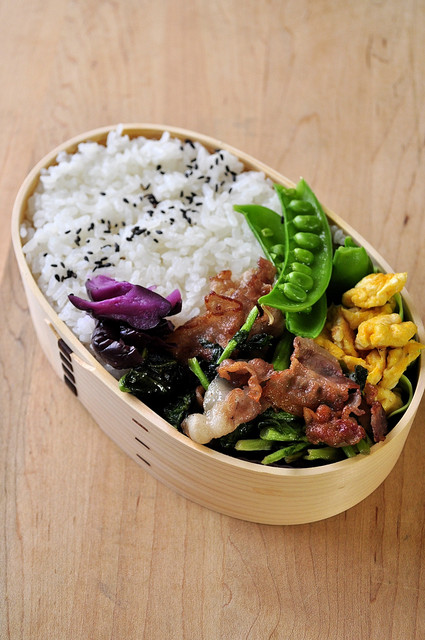 カリカリ豚と大根葉炒めのお弁当_b0171098_74321.jpg