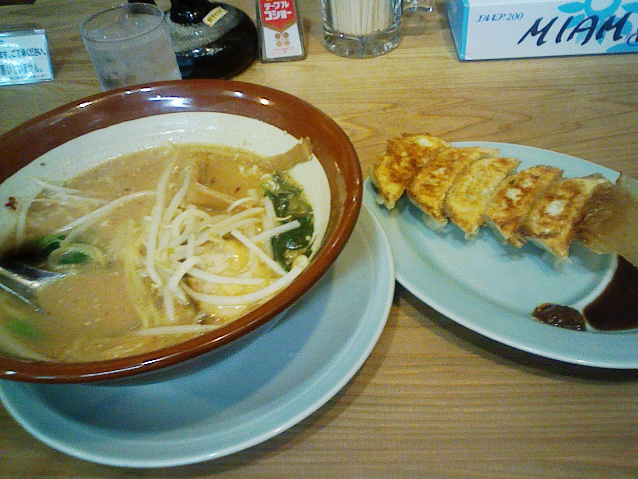 ２０１１ラーメン十六杯目（マイアミの激ニンニクラーメン）。_a0138219_8534430.jpg