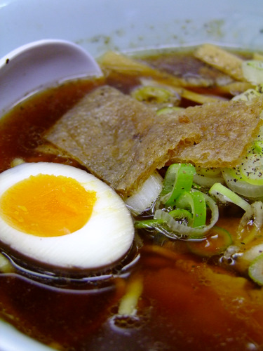 「西新宿野村ビル 1日限定ぼぶラーメン（ぼぶブラック・油そば）」_a0000029_1114100.jpg