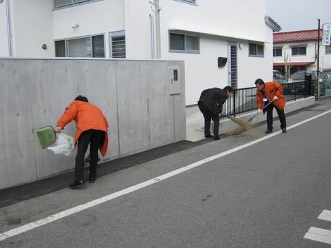 完成見学会が行われました_e0180332_1255276.jpg