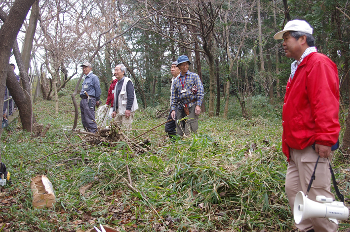 岩瀬中学校３年生１１０人が六国見山森林公園を手入れ_c0014967_1135761.jpg