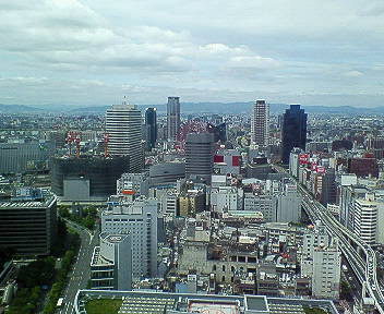 ダイナミック キッチン バー 燦 大阪 と フンデルトヴァッサー -高所でいい気分と大阪の建物1_a0194908_1435556.jpg