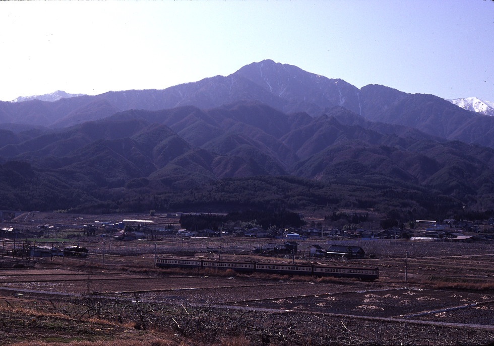 南アルプスを背景に - 1982年飯田線 -_b0190710_23405388.jpg
