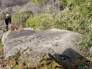 十両　福島県福島市松川町字関谷七尋石：七尋石_f0125073_107530.jpg