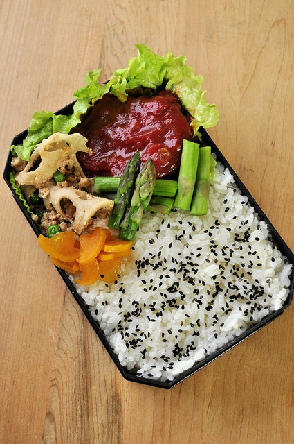 トマト煮込みハンバーグ弁当^^_b0171098_725855.jpg