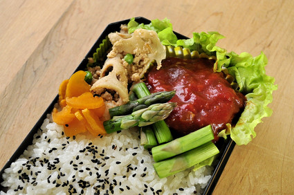 トマト煮込みハンバーグ弁当^^_b0171098_738396.jpg