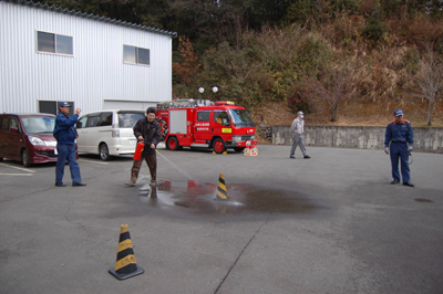 総合消防訓練を実施しました。_a0154110_1047664.jpg