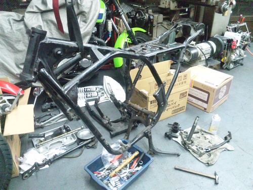 ホンダCB750Fc のフレームペイント&その他もペイント!_a0163159_12195362.jpg