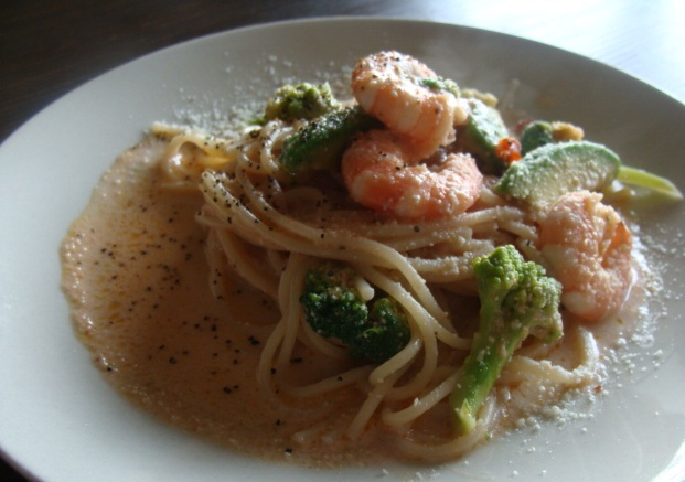 まかないパスタ_a0195373_2326477.jpg