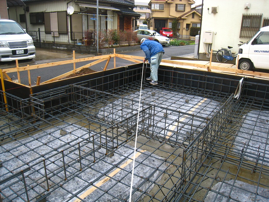 小雨の中での配筋検査 _a0107574_1715259.jpg