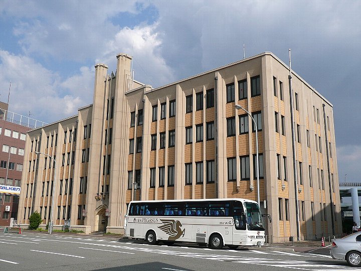 旧神戸市立生糸検査所クリエイティブスペース : レトロな建物を 旧神戸市立生糸検査所クリエイティブスペース : レトロな建物を
