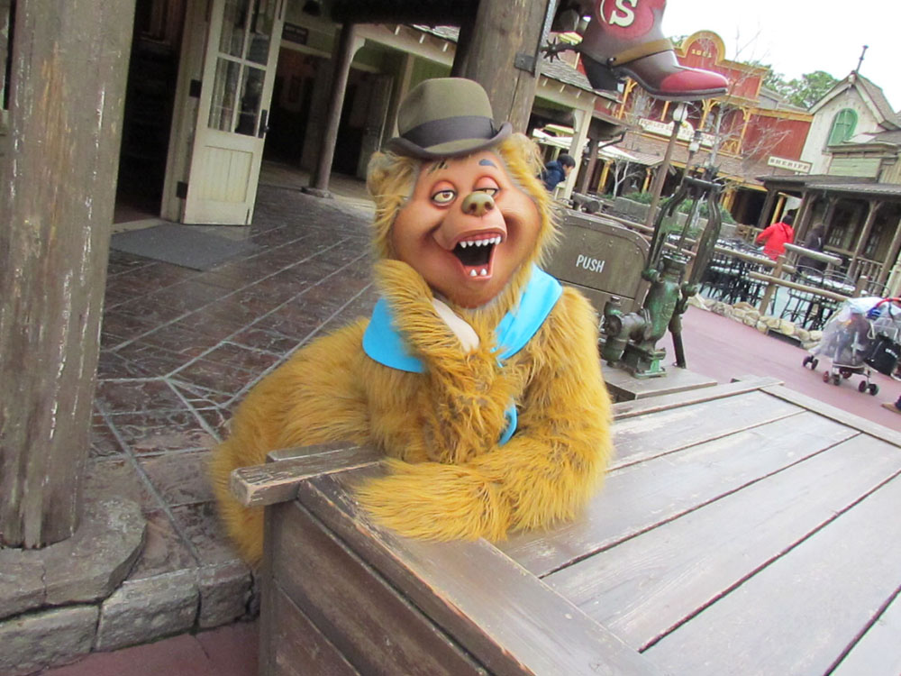 カントリーべアシアター前でウェンデルグリ【2】 : 気取り屋クローゼット