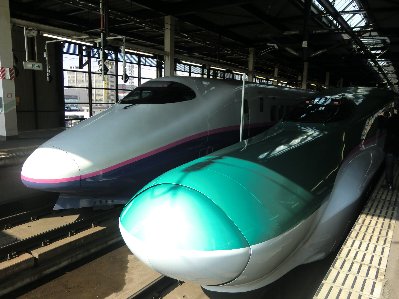東北新幹線[はやぶさ登場_f0236270_20362497.jpg