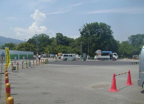 ●嵐山駅前の変化、その74(売店、脇道から広場)_d0053294_12222100.jpg