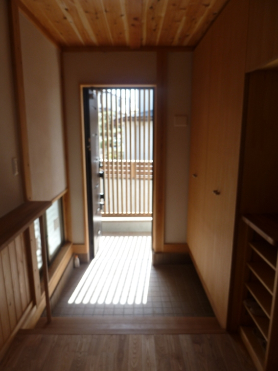 格子の中の光と影☆_c0152341_14241519.jpg