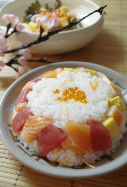 ひな祭りの後に・・・海鮮サラダちらし&ちらし寿司ケーキ_f0168317_15383287.jpg