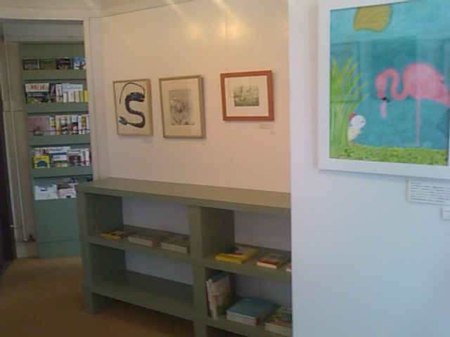 「とびだせ!みえの絵本作家たち展 ミニ展覧会」はじまりました_e0132895_1251427.jpg