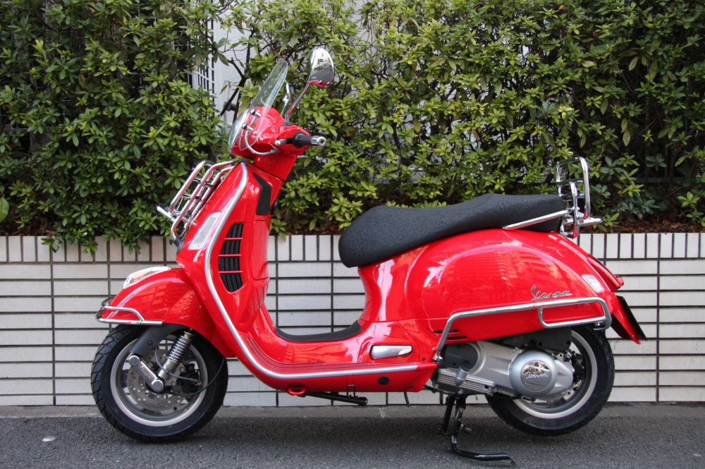 VESPA　GTS250IE　　レッドと言えば♪_b0117797_20432946.jpg