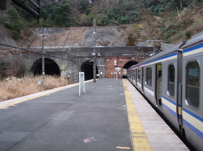 JR 田浦駅_e0077899_18533431.jpg