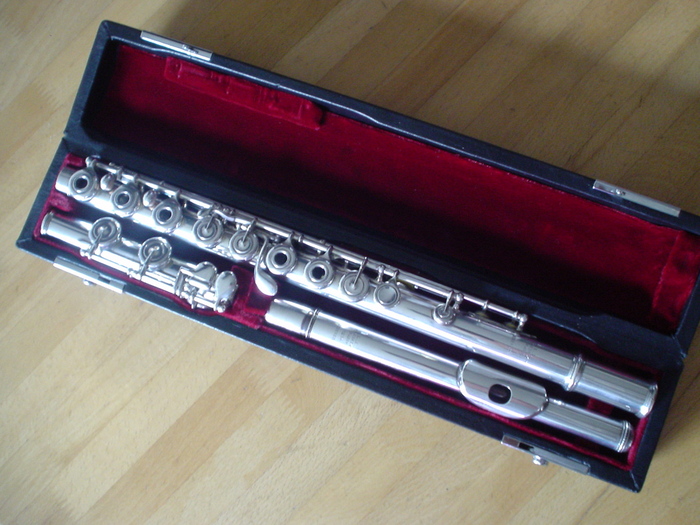 Artley NOGALES: AR12 フルート ハードケース付き 楽器周辺用品