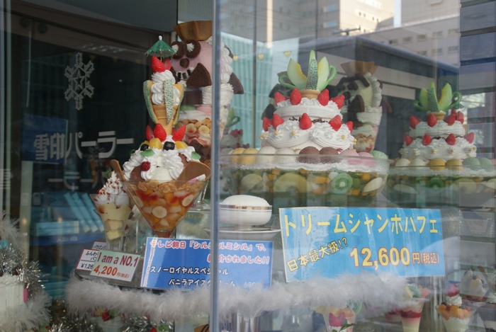 会社帰りに、札幌雪モエレ。その5 ～ オムパフェの店の朝メシと安田侃と衝撃のソリ。_c0022340_0275080.jpg