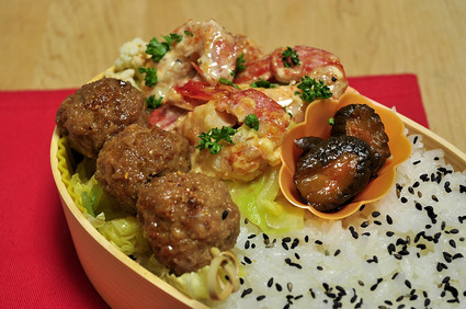 ルクエでエビマヨと肉団子のお弁当_b0171098_7234034.jpg