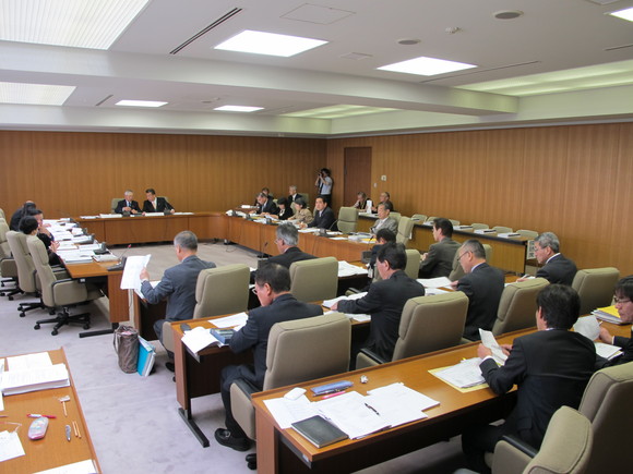 予算特別委員会の審査始まる Yes we can!!_d0130714_22424288.jpg