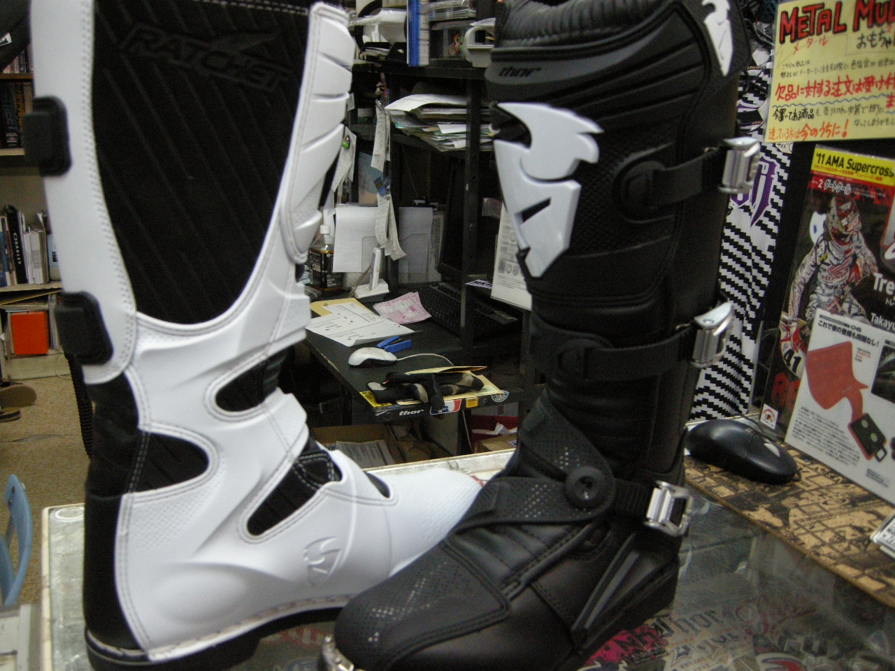 出るらしいって言ってたけど、入荷しました。_f0062361_2242276.jpg