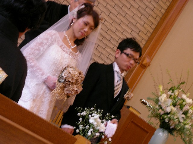 めったに着ないスーツを引っ張り出して結婚式に行って来たのだ、の巻。_e0183004_1917586.jpg