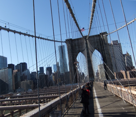 NY最古の巨大なつり橋、ブルックリン・ブリッジが部分的にお色直し中_b0007805_723089.jpg