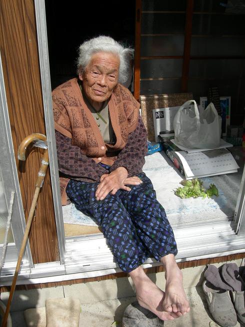 水耕栽培と公園と元気な90歳のおばあさん Ingeborg と pinkhouse 水耕栽培と公園と元気な90歳のおばあさん Ingeborg と pinkhouse