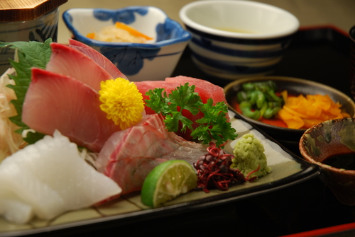 道の駅キラメッセ室戸レストラン・食遊、今日は、地魚刺身定食がよく出ました。_f0227434_13354248.jpg