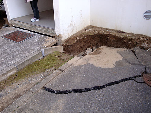 我が家周辺の地震被害_c0137404_17461930.jpg