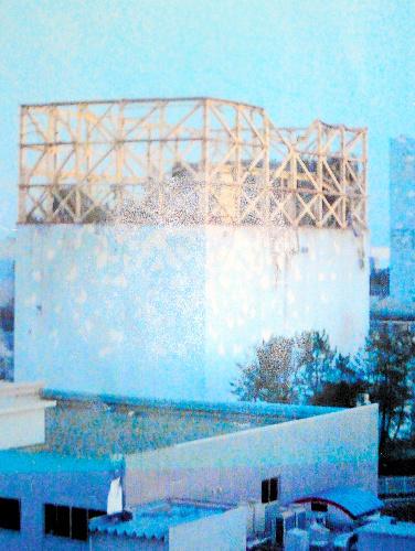 福島第一原発1号機から爆発音 メルトダウン?_c0139575_1104527.jpg