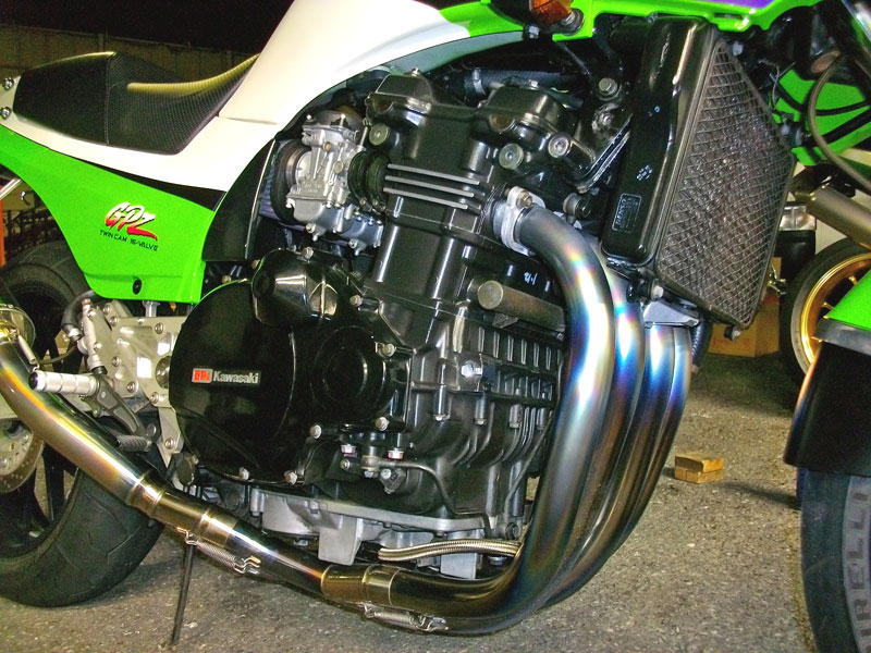 GPZ900Rニンジャ・・・ Let's オイルクーラーレス♪ : フロント GPZ900Rニンジャ・・・ Let's オイルクーラーレス♪ : フロント