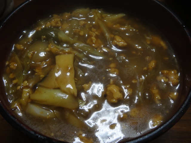 カレー饂飩、カレー丼、ちらし寿司、高野豆腐の煮物、山芋と焼き鮭です。_d0179736_2357228.jpg