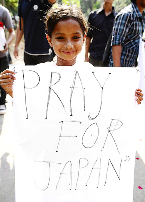 今、世界中から寄せられている「日本のために祈ろう」（Pray For Japan）の写真_b0007805_1205719.jpg