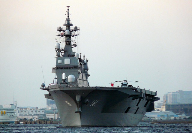 護衛艦「ひゅうが」被災地に_e0158925_23193256.jpg
