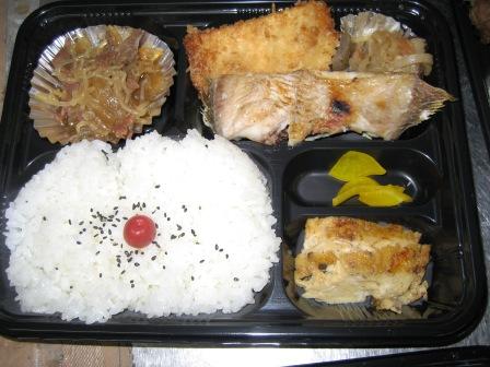 弁当・おにぎりの販売・・・・・_c0206545_1215260.jpg