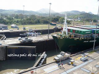 パナマ運河_e0150782_15192814.jpg