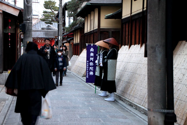 京都・東山祈りの灯1_e0048413_2211215.jpg