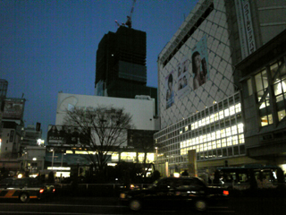 東京は夜の６時 渋谷駅前_a0016730_2251219.jpg