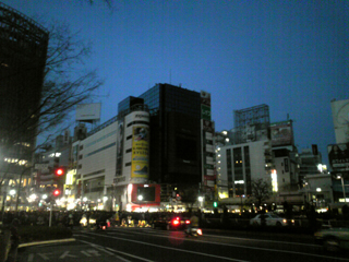 東京は夜の６時 渋谷駅前_a0016730_22512599.jpg
