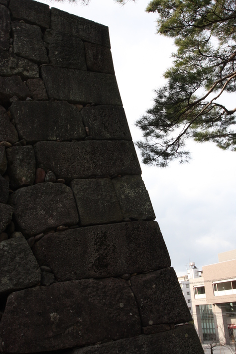 金沢城の石垣_a0157159_22354639.jpg