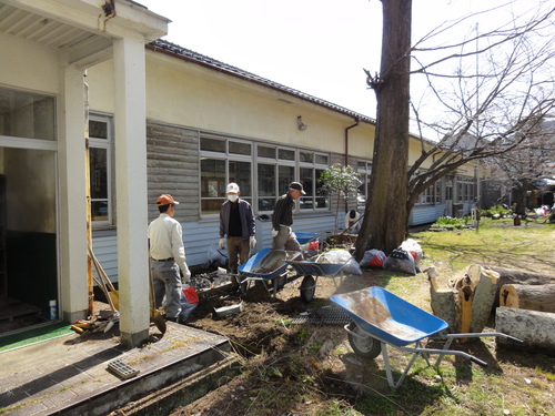 孝子（きょうし）小学校の溝掃除_c0108460_201118.jpg