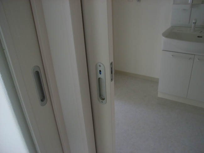 久しぶりの既製品建具取付_b0186200_2152681.jpg
