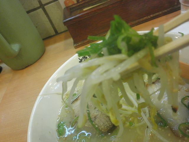 博多ラーメンげんこつ　　豊中店_c0118393_1155998.jpg